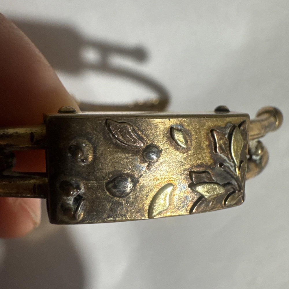 Beautiful Antique Etruscan Revival Bangle Hinged Safety chain Bracelet - Picture 6 of 7
